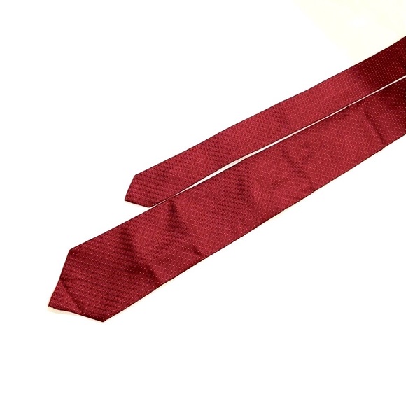 Kenneth Cole Reaction Red, Bordeaux tie.
100% Silk NWOT - Picture 3 of 4